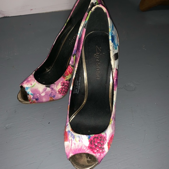 Heels - Picture 2 of 2